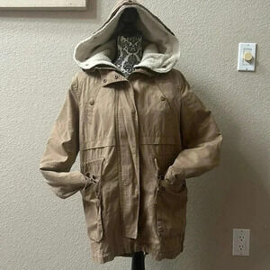 Unisex. Quilted sherpa lined utility bomber jacket. Tons of pockets. Size S